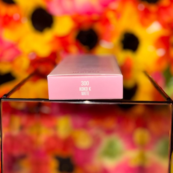 Kylie Cosmetics Lip Kit in Soft Pink - Picture 3 of 5